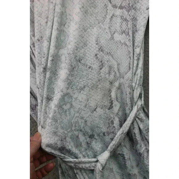 Ambrielle Women's Snakeprint Night Gown and Robe Set-Size Large-Silky - Picture 3 of 10